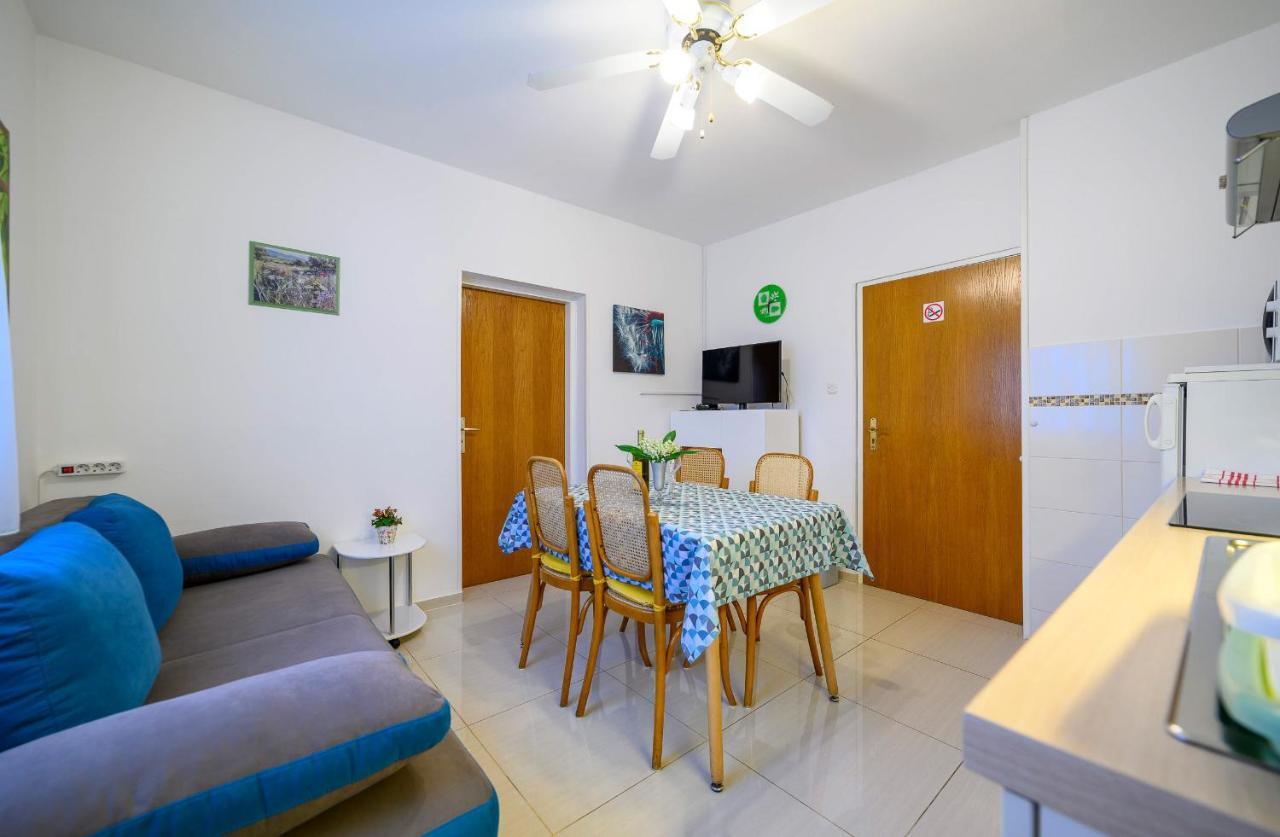 Stela Apartments Zablace Luaran gambar